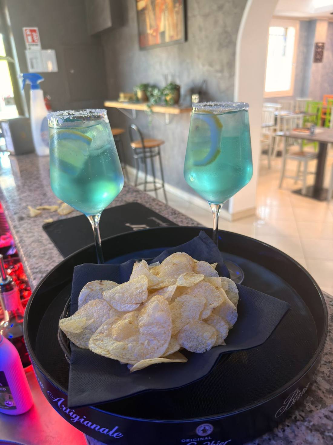 Cocktail e aperitivi al bancone del Canguro Nero